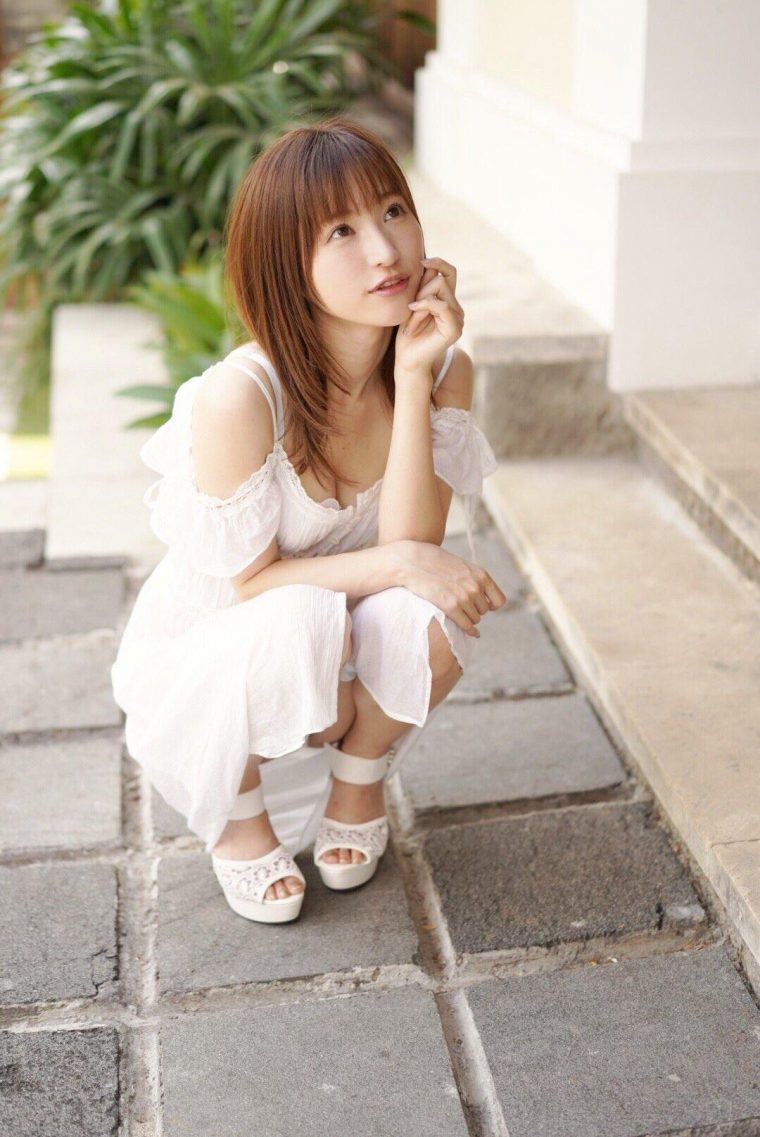 天使萌(天使もえ)作品FLNS-315:魅力销售员亲身演示涩涩产品!
