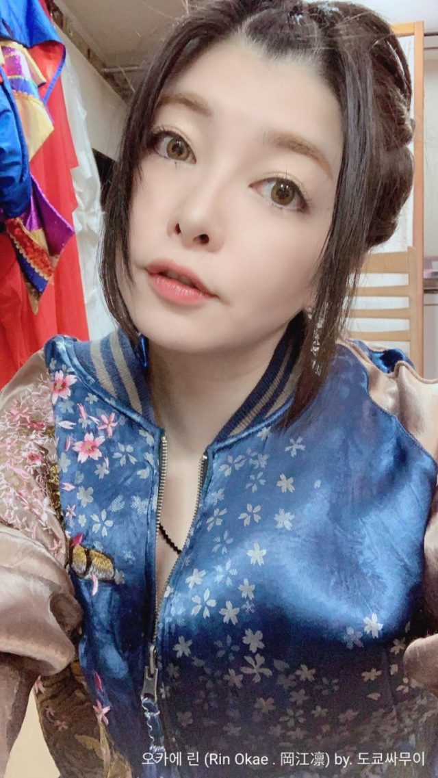 冈江凛作品URE-064:和朋友的母亲成为了伴侣,公共厕所持续着羞羞的交换!