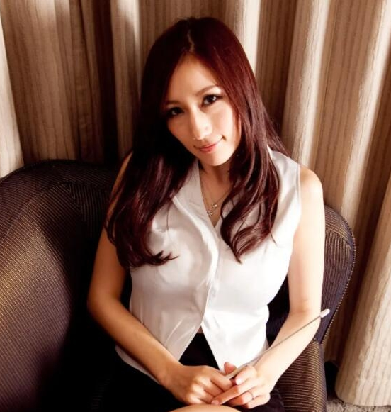 JULIA(julia)新作WAAA-082:两个大棒一起来身体爽到狂喷!