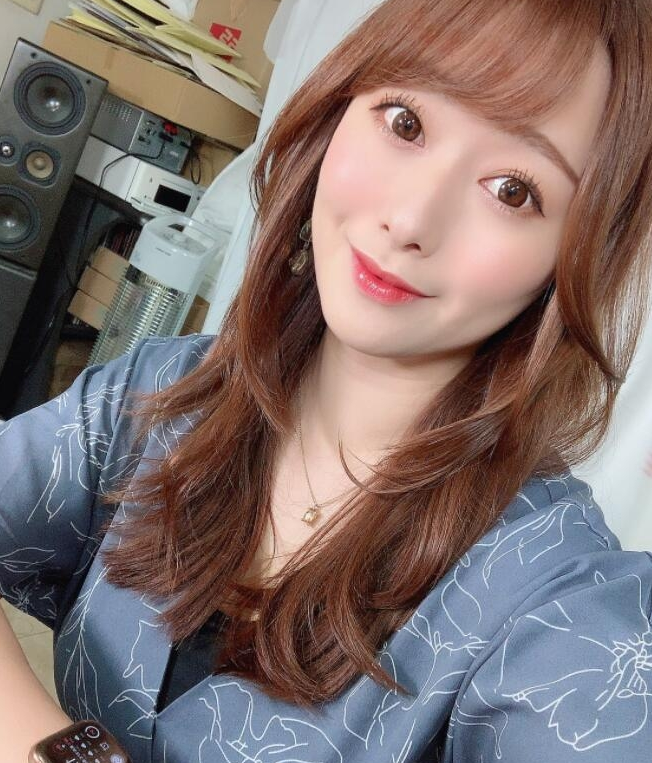 白石茉莉奈(白石妈妈)作品JUL-652:两小时满满的激情运动!