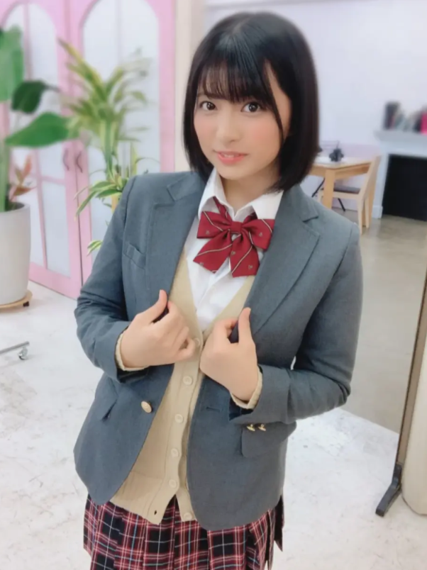 尾朱里根(根尾あかり)作品VEMA-166:空荡荡的教室两人忍不住激烈的大战起来!